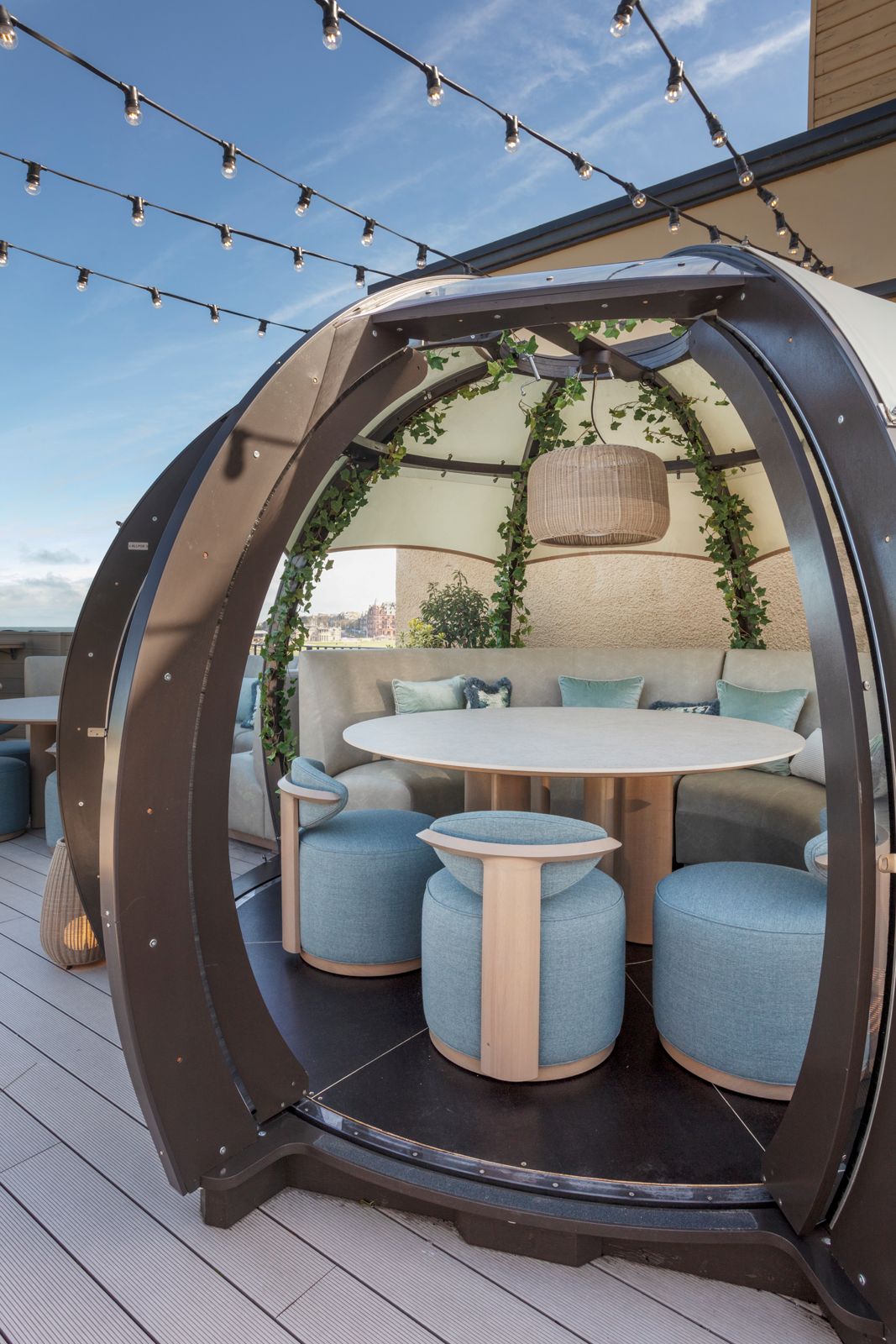 Daytime dining pod with banquette seating in Scotland 