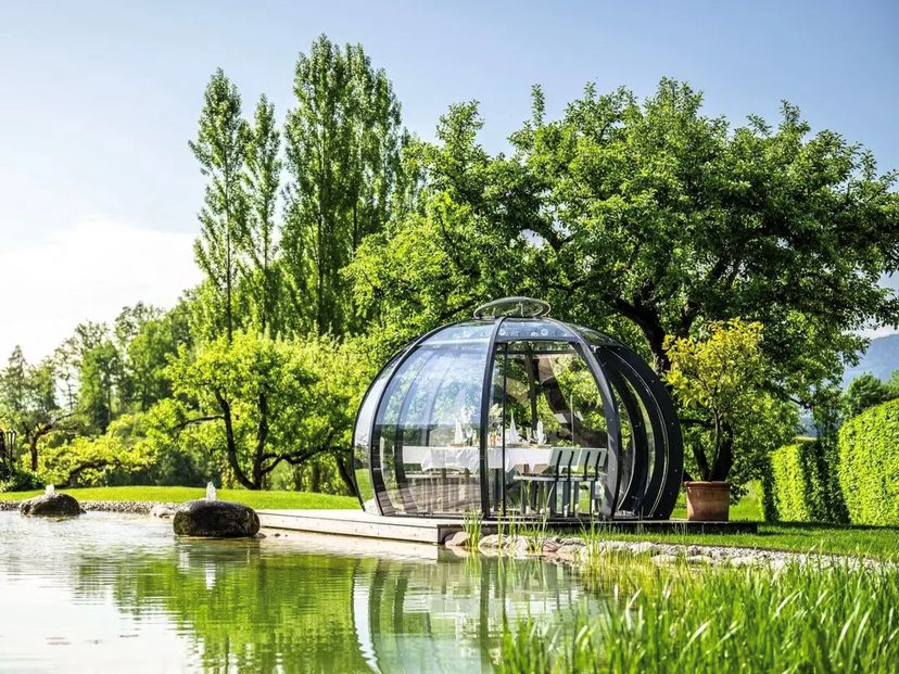 Dining pod next to a lake in Austria 